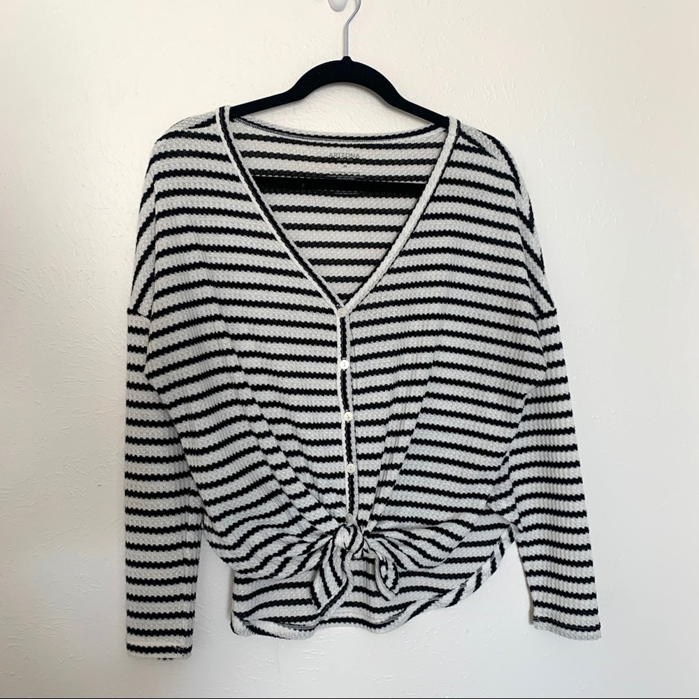 🍊3/$10 Striped Tie Front Long Sleeve